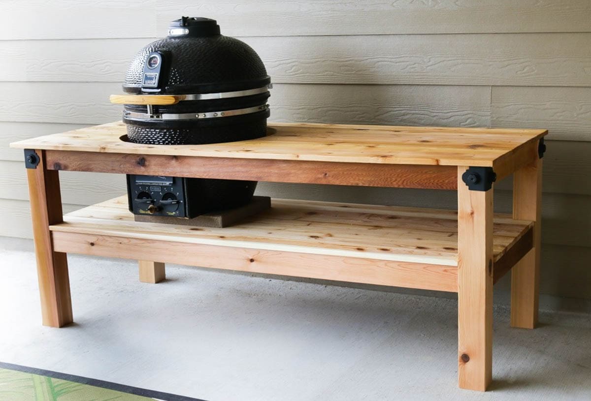DIY grill table with grill made from cedar