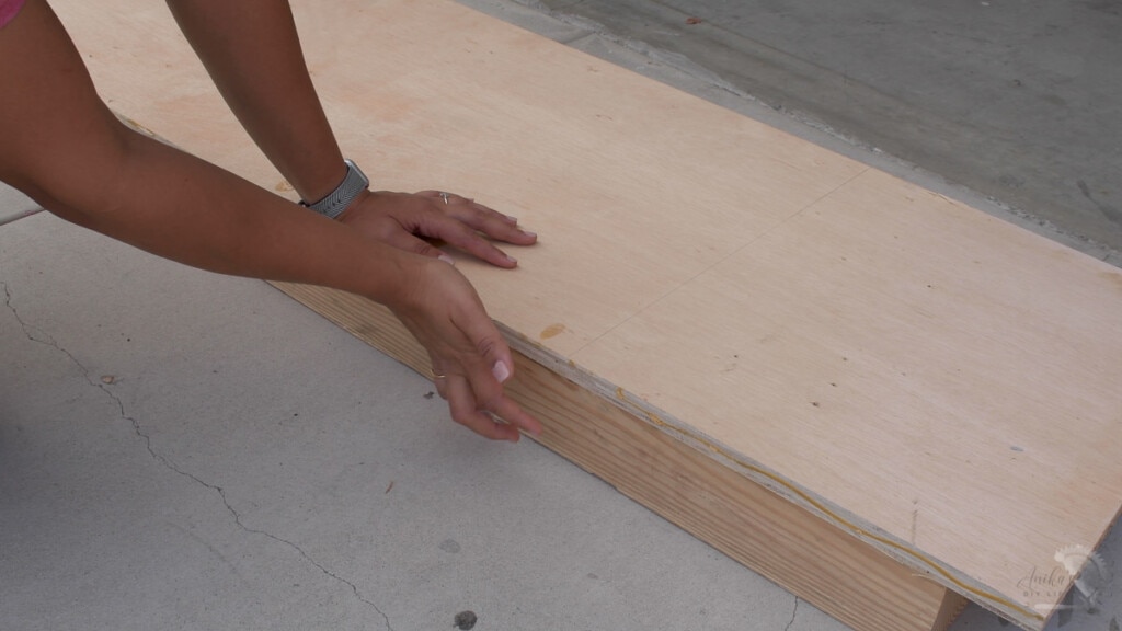 how to support the material to cut using a circular saw