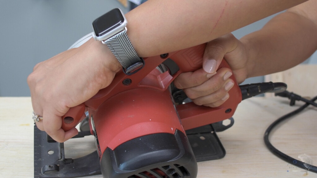woman showing how to hold the circular saw