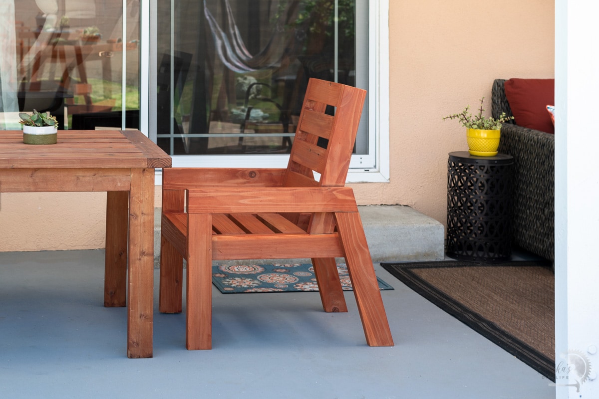 DIY 2x4 chair in patio with matching table