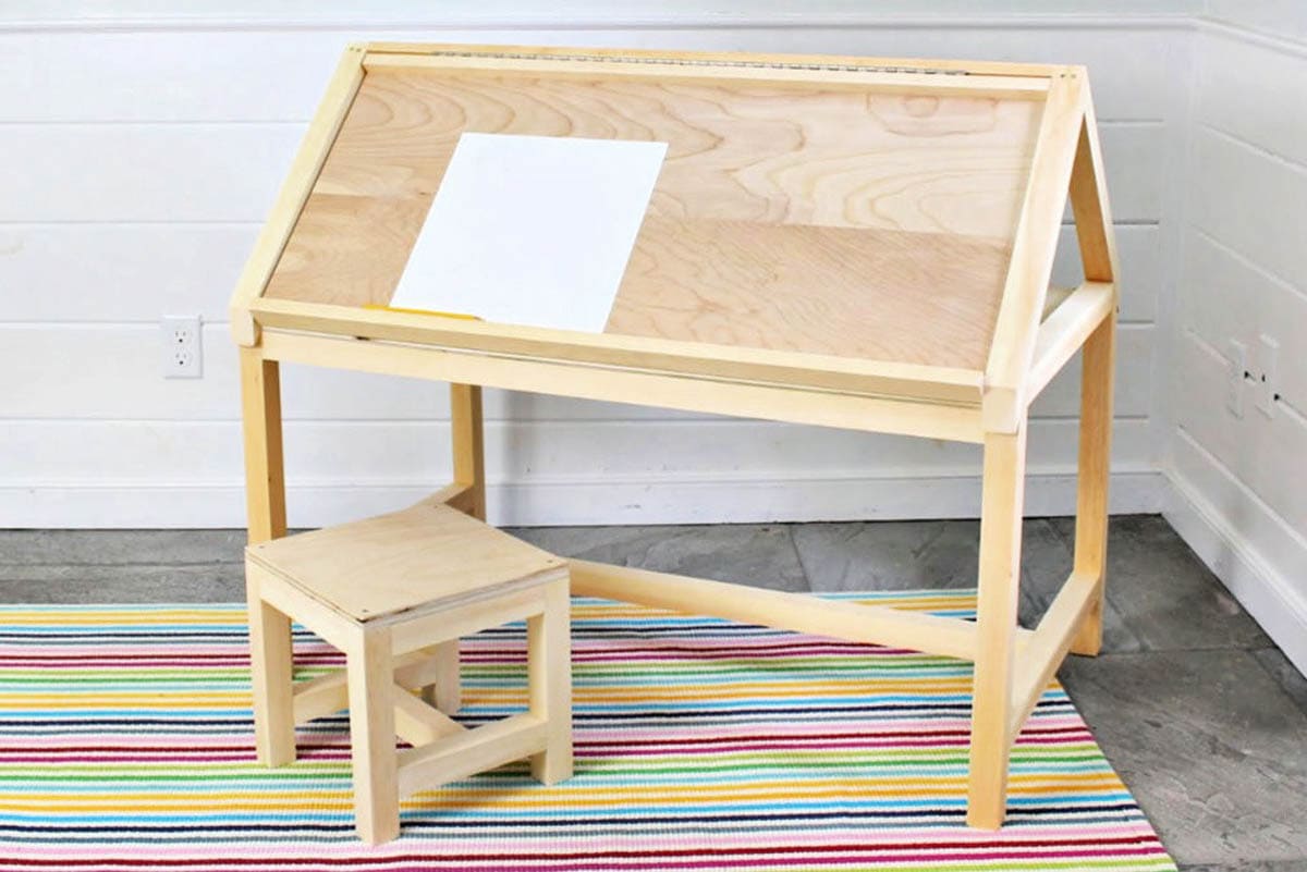 kid's play table with storage and easel top