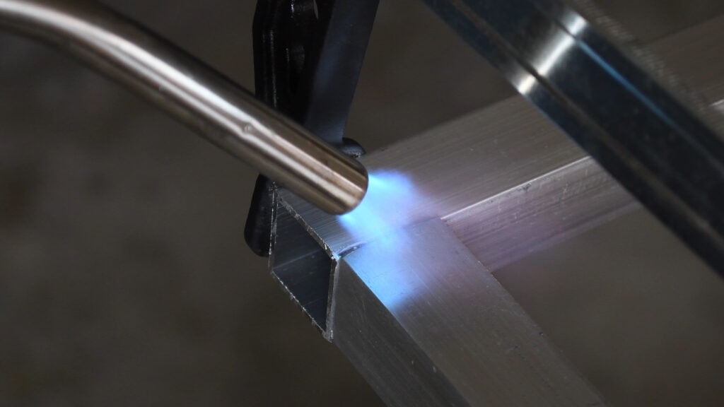 melting brazing rod on to aluminum rods