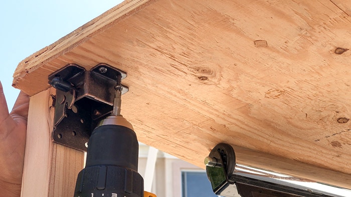 Adding folding leg brackets to the table saw stand