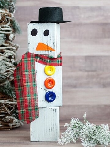 This DIY wood block snowman is a super easy and cute Christmas decor idea! This snowman made from wood is easy to store and use every Christmas and winter!