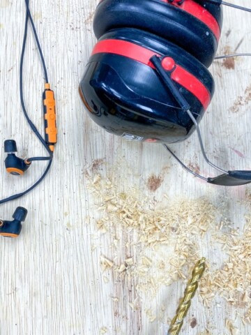 My best recommendations for hearing protections for woodworking. Understand what to look for in them and how to choose the best ear protection that worsk for you.