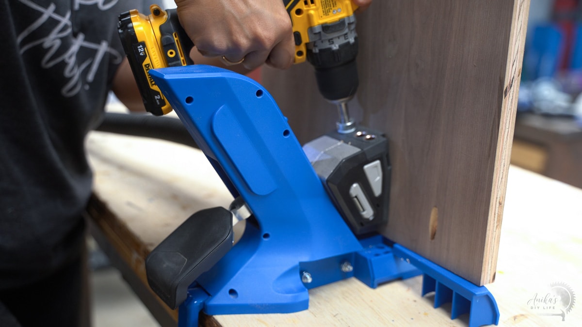Making pocket holes in plywood using Kreg 720