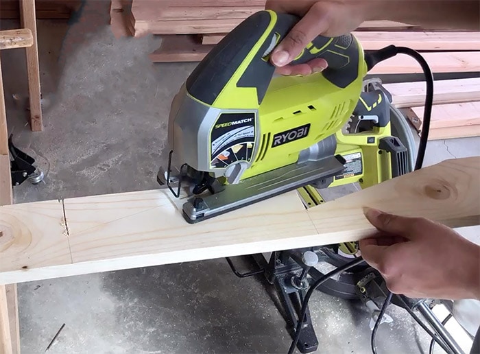 Cutting angles on 1x6 board using a jig saw