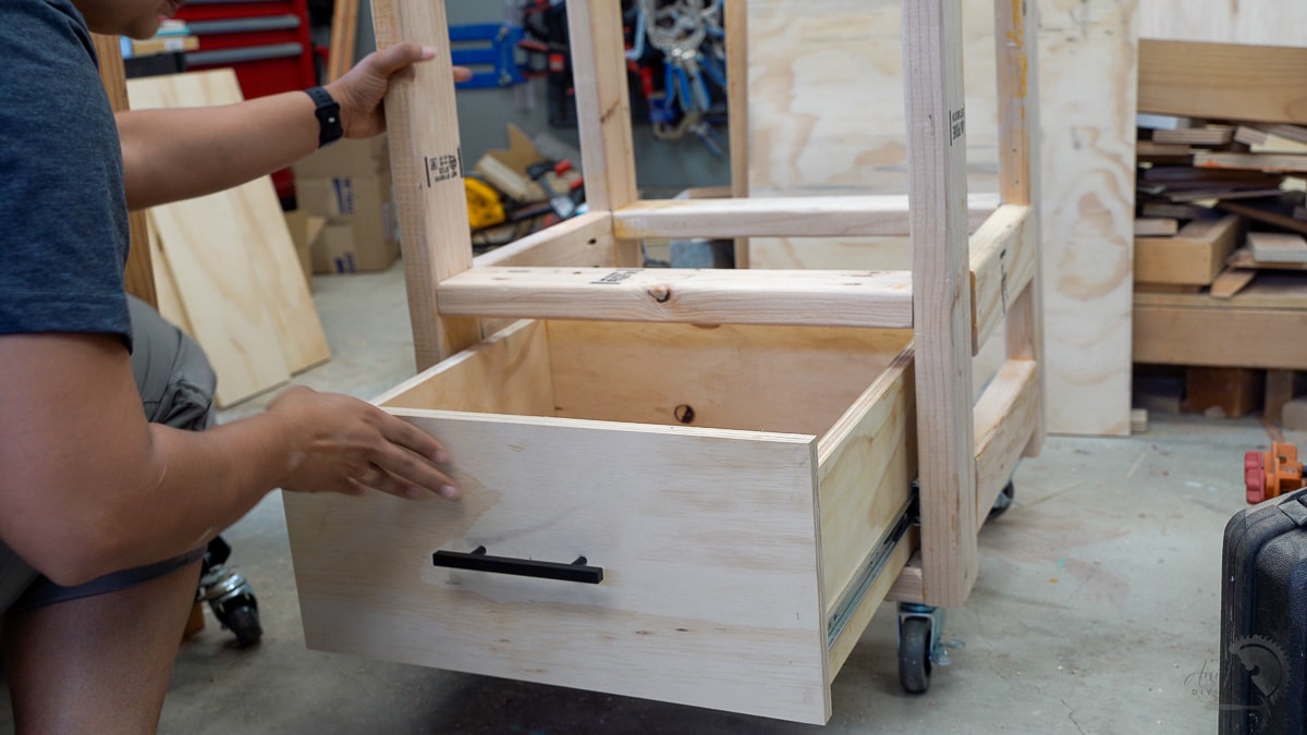 Installing drawer to the 2x4 frame