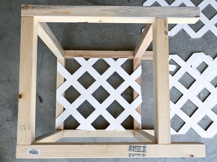 how to cut the vinyl lattice to make a lattice planter box